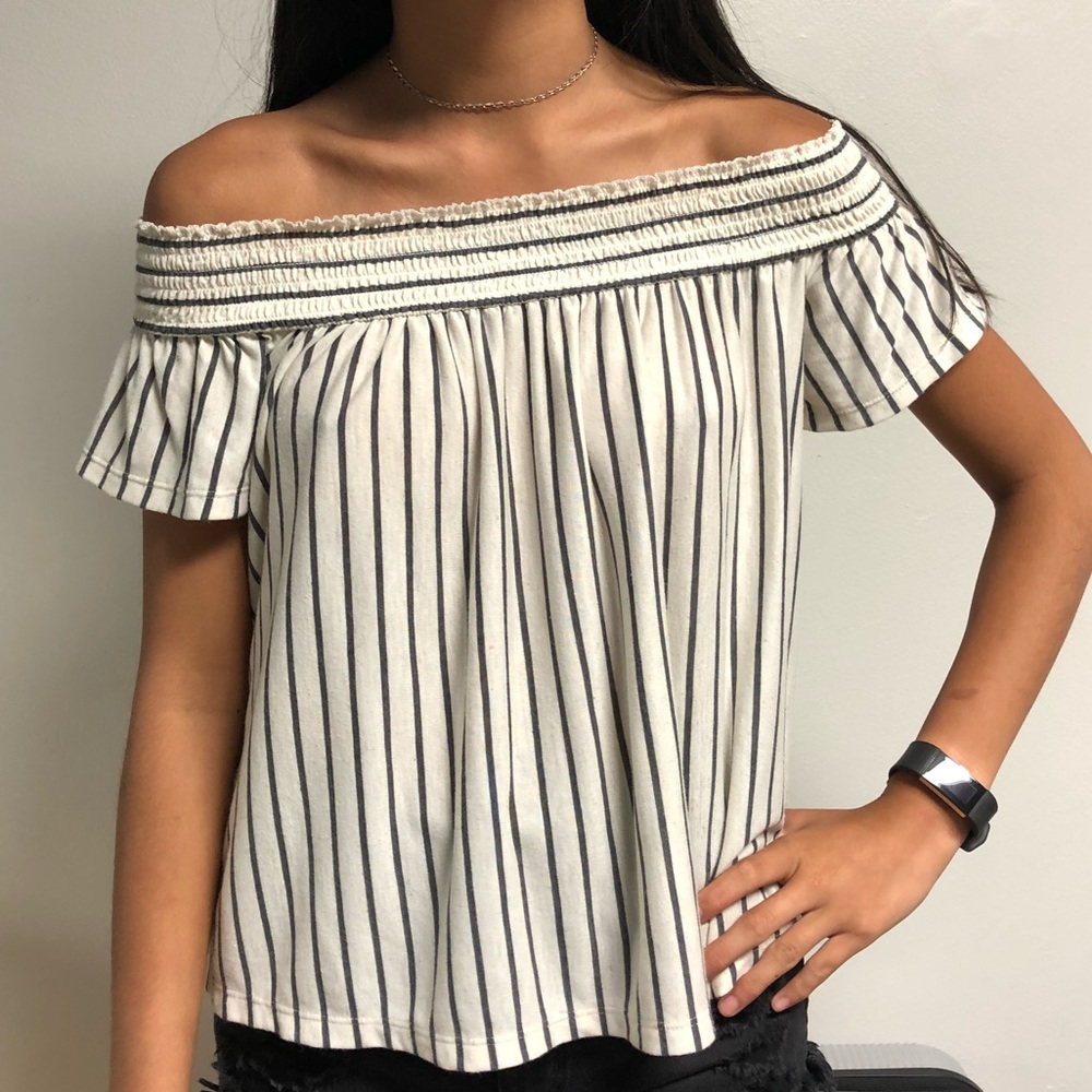 American eagle off the shoulder top